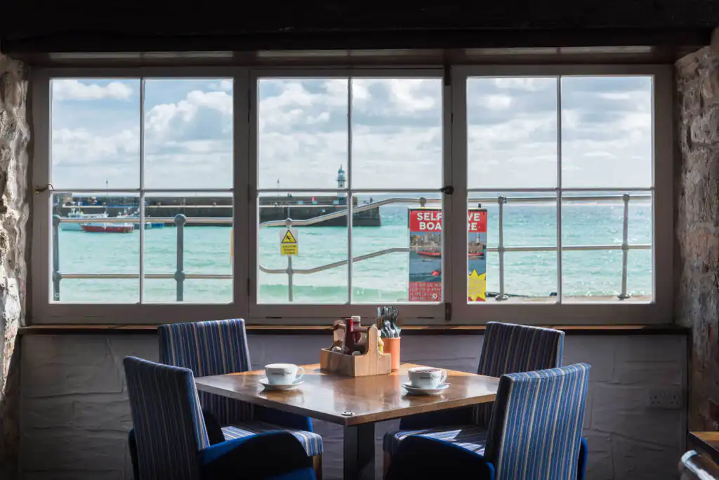 The-Lifeboat-Inn-in-St-Ives